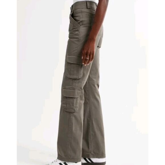 Abercrombie & Fitch Pants - Abercrombie Relaxed Cargo Pants NWT Olive Green 27 / 4s